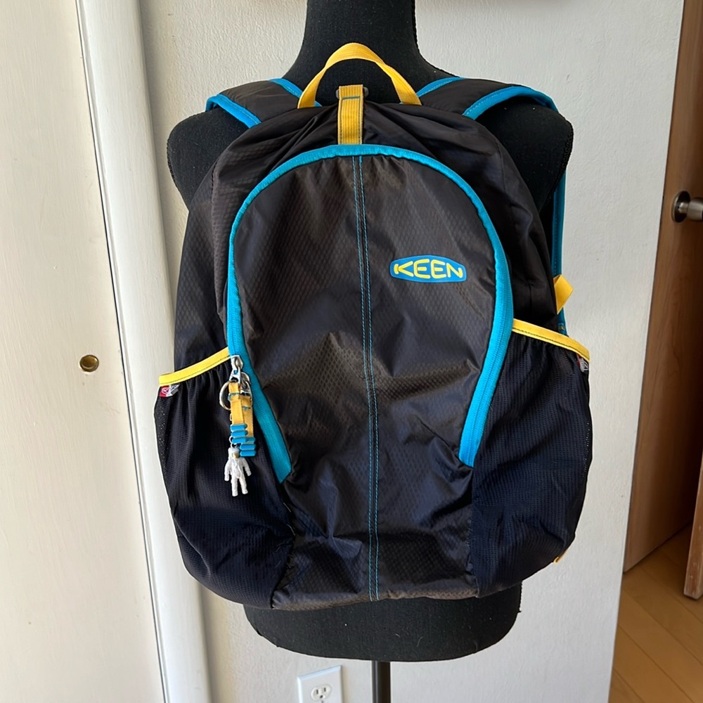 KEEN Kids Scamper backpack with folding stowaway seat on back